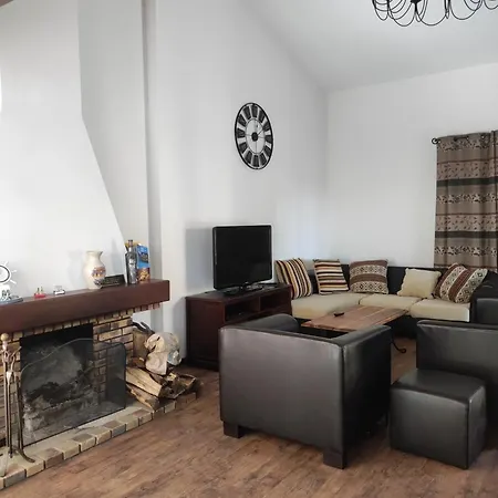 Spacious 3-bedroom House With Garden Near Collioure & Spain Villa *